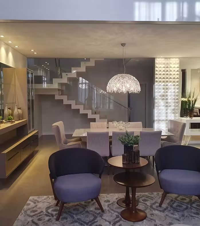 Sala de jantar planejada com escada e luminária